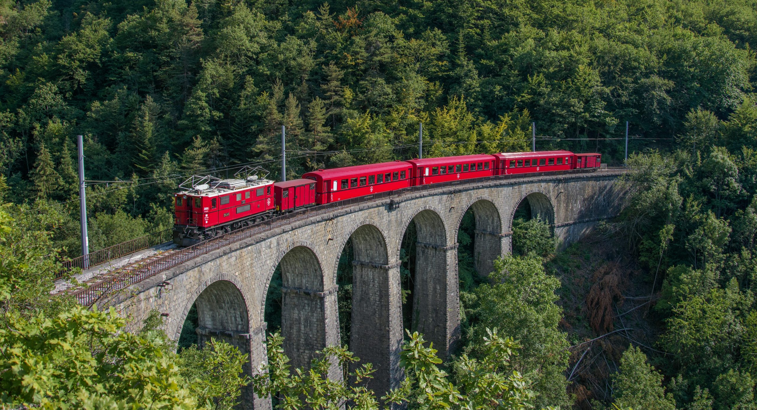 Le Petit Train emblématique de la Mure rouge et ancien